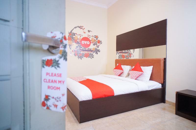 Urbanview Hotel Nugraha Palembang By Reddoorz Exterior foto