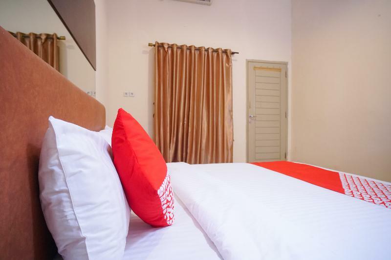 Urbanview Hotel Nugraha Palembang By Reddoorz Exterior foto